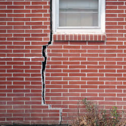 A foundation with a large crack that's wider at the top than on the bottom in Catlettsburg